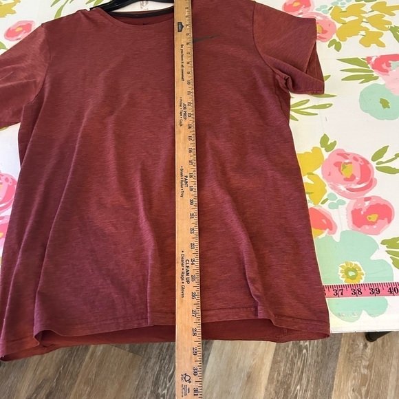 Nike Dri Fit Large Breathe Lightweight
Athletic T Shirt Maroon Red, Men's - Picture 6 of 8